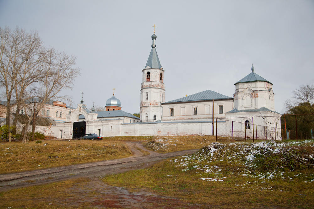 Вадинск пензенская область. Вадинск Тихвинский монастырь. Монастырь в Вадинске Пензенской области. Тихвинский Керенский мужской монастырь. Вадинск монастырь Керенский Тихвинский.