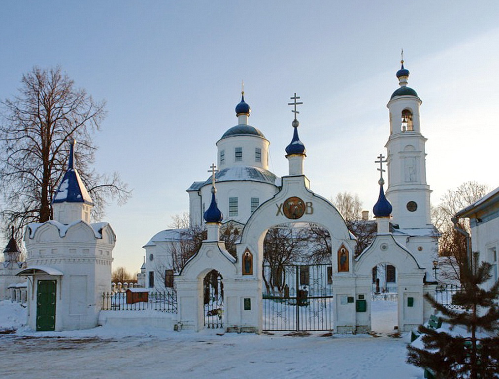 Храм введения пресвятой богородицы. Спирово Волоколамский район храм. Храм в Спирово Волоколамского. Церковь введения Пресвятой Богородицы во храм в Спирово. Село Спирово Введенский храм.